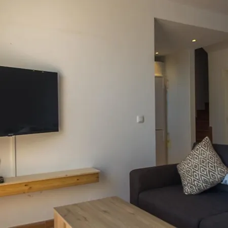 בית נופש Miramar Stunning Sea View - 2 Bedrooms, Wifi, Pool *