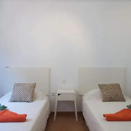 בית נופש Miramar Stunning Sea View - 2 Bedrooms, Wifi, Pool *