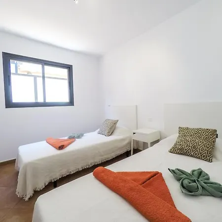 Miramar Stunning Sea View - 2 Bedrooms, Wifi, Pool בית נופש *