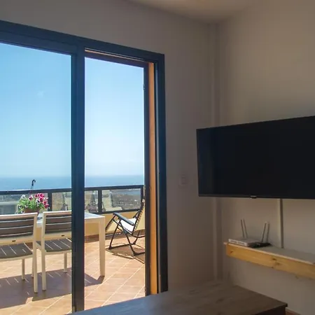 Vakantiehuis Miramar Stunning Sea View - 2 Bedrooms, Wifi, Pool